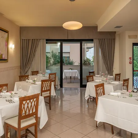 Отель Riviera 3*