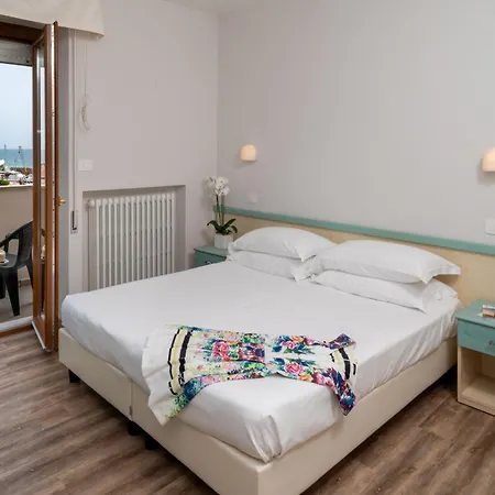 Отель Riviera 3*