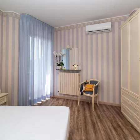 Riviera Hotel