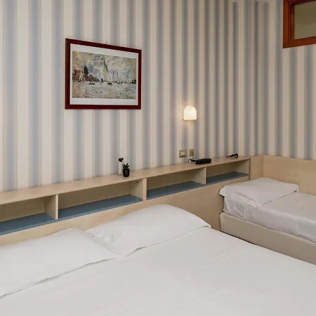 Отель Riviera 3*