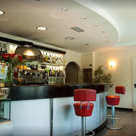 Ξενοδοχείο Riviera 3*