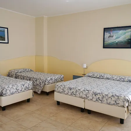 Отель Riviera 3*