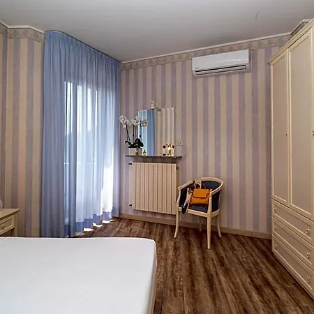 Riviera Hotel 3*