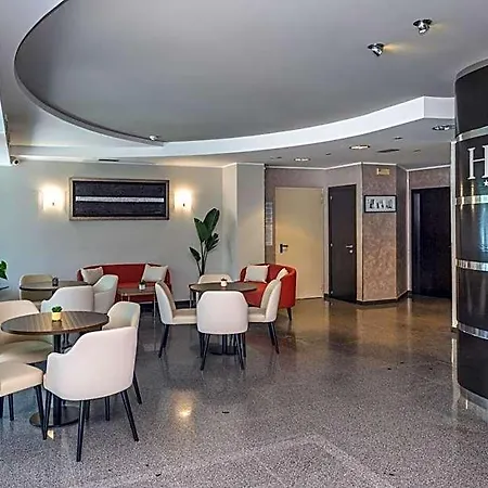 Riviera Hotel