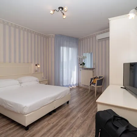 Riviera Hotel 3*